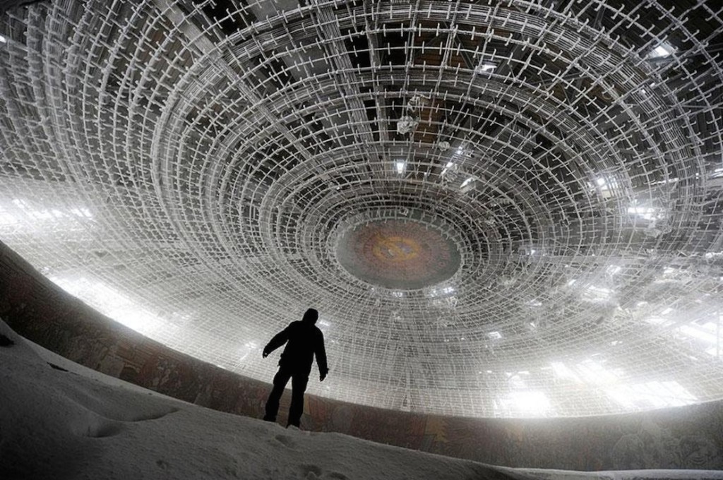 32 Hauntingly Beautiful Photos Of Abandoned Places